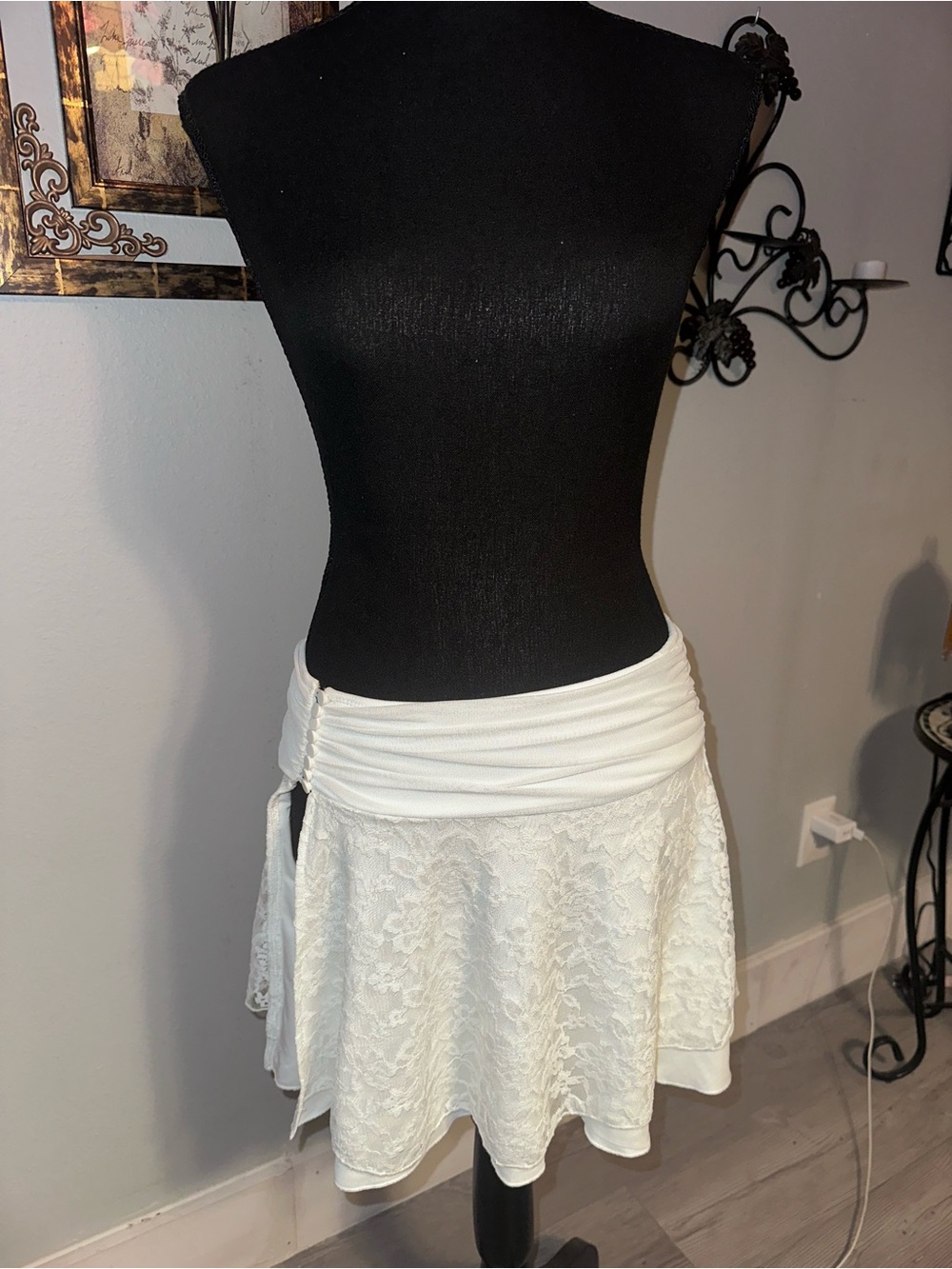 White Ruched Lace Mini Skirt with Deep Slit Size M